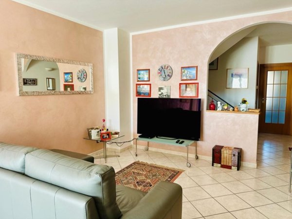 casa indipendente in vendita ad Asciano in zona Arbia