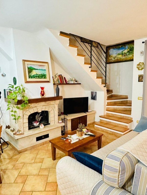 casa indipendente in vendita ad Asciano in zona Arbia