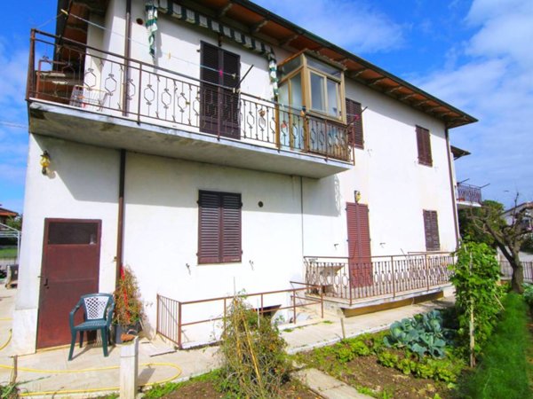 casa indipendente in vendita ad Asciano