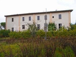 villa in vendita ad Asciano