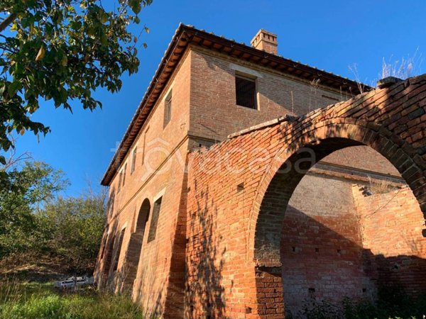 casa indipendente in vendita ad Asciano