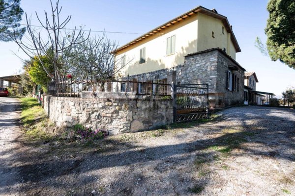 casa indipendente in vendita ad Asciano