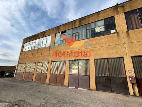 locale di sgombero in vendita ad Asciano in zona Arbia