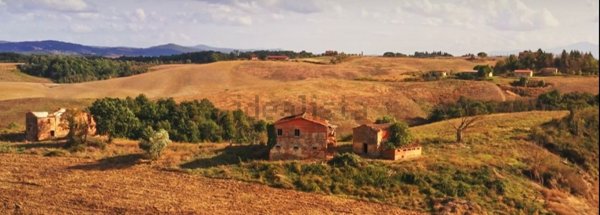 casale in vendita ad Asciano