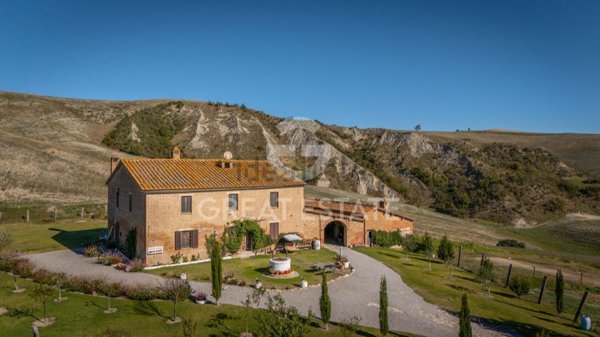 locale di sgombero in vendita ad Asciano