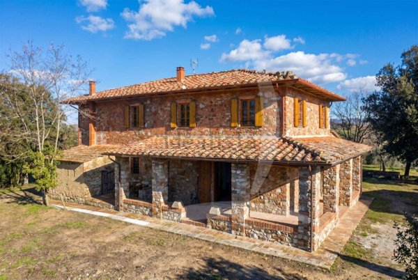 casale in vendita ad Asciano