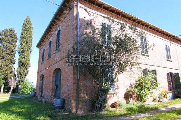 casale in vendita ad Asciano