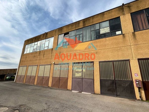 locale commerciale in vendita ad Asciano in zona Arbia