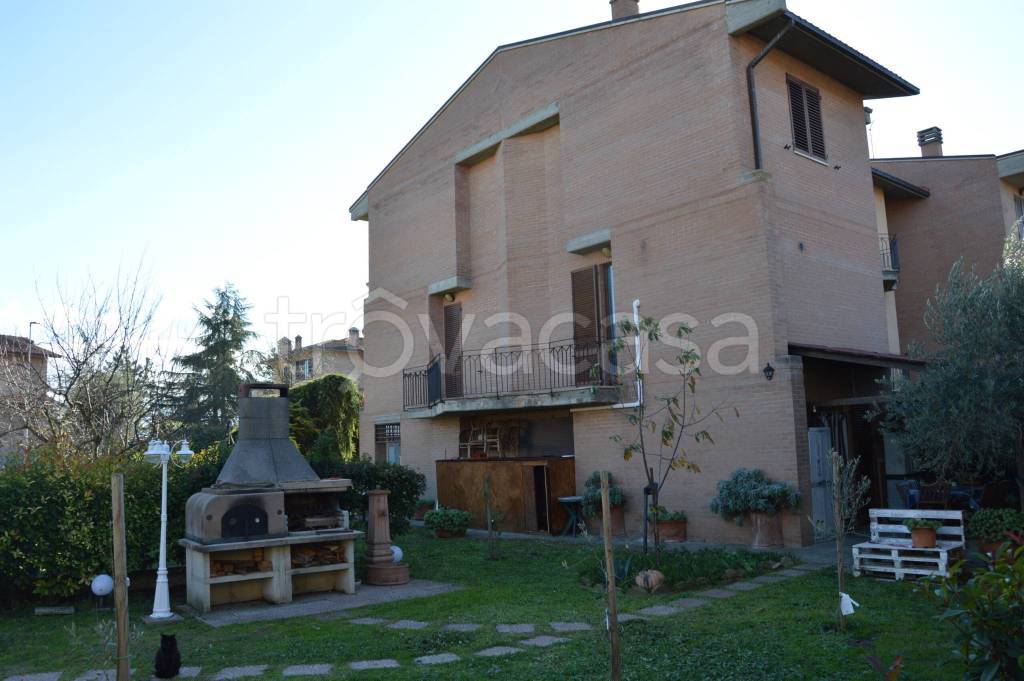 casa indipendente in vendita ad Asciano