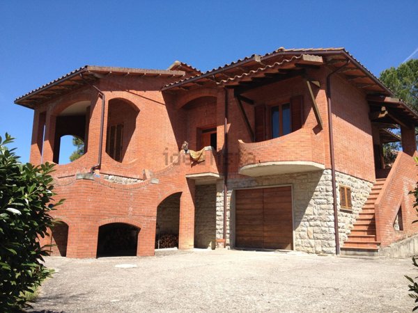 casa indipendente in vendita ad Asciano
