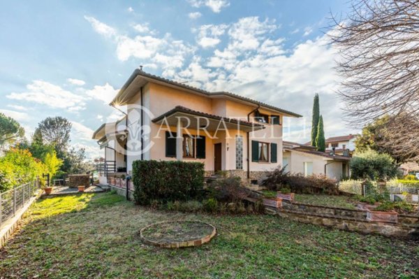 casa indipendente in vendita ad Asciano