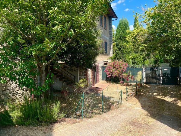 appartamento in vendita ad Asciano in zona Torre a Castello