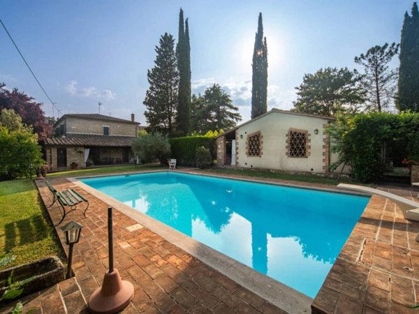 casa indipendente in vendita ad Asciano