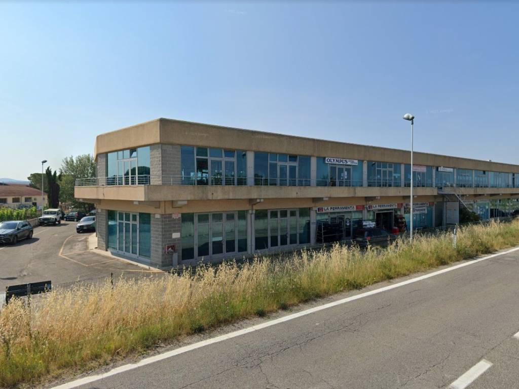 negozio in vendita ad Asciano