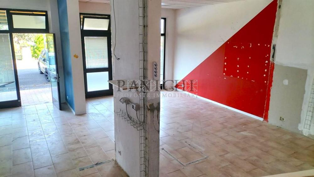 negozio in vendita ad Asciano