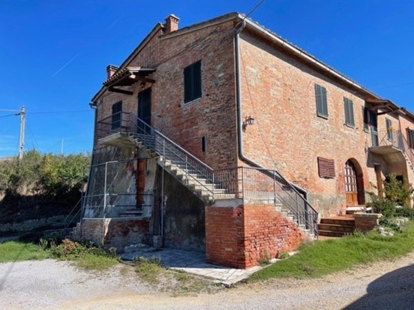 casa indipendente in vendita ad Asciano