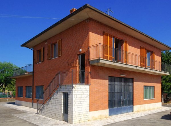 casa indipendente in vendita ad Asciano