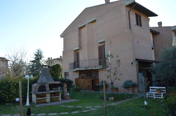 casa indipendente in vendita ad Asciano