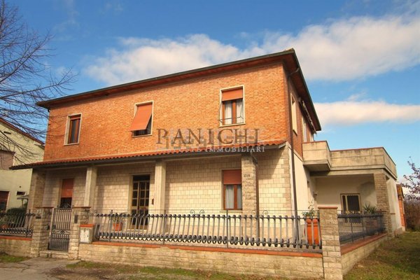 casa indipendente in vendita ad Asciano