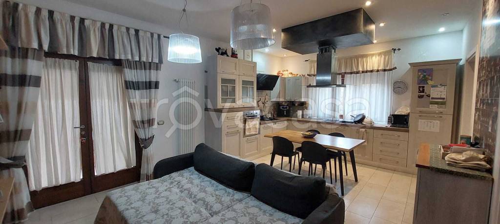 casa indipendente in vendita ad Asciano