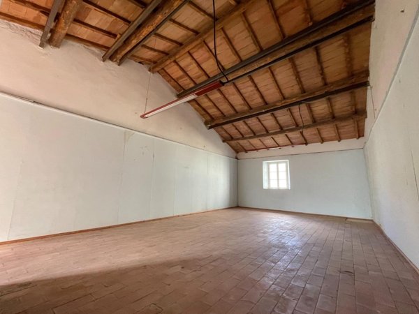 locale commerciale in vendita ad Asciano