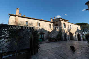 casale in vendita ad Asciano