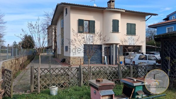 casa indipendente in vendita ad Asciano