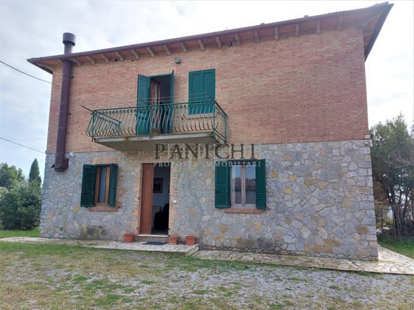 casa indipendente in vendita ad Asciano in zona Arbia