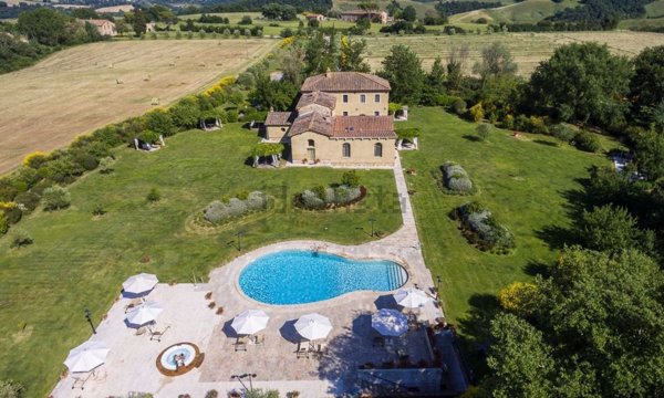 casale in vendita ad Asciano