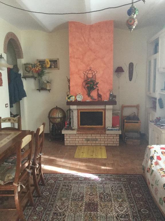 casa indipendente in vendita ad Asciano in zona Arbia