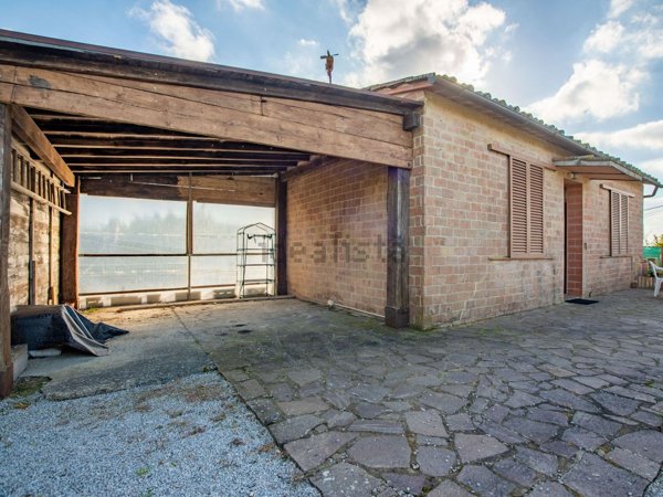casa indipendente in vendita ad Asciano