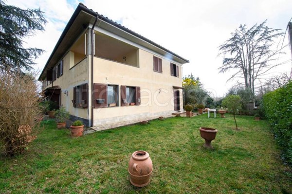 casa indipendente in vendita ad Asciano in zona Arbia