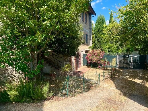 appartamento in vendita ad Asciano in zona Torre a Castello