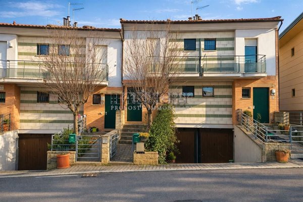 casa indipendente in vendita ad Asciano in zona Arbia