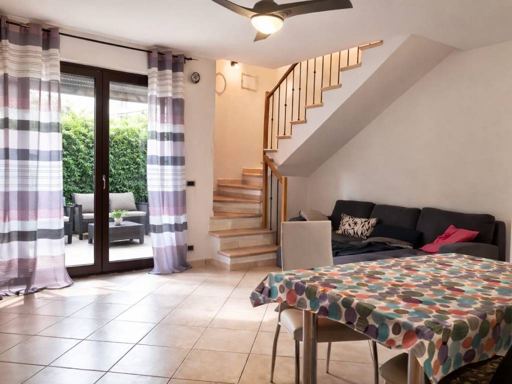 casa indipendente in vendita ad Asciano in zona Arbia
