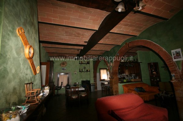 casale in vendita ad Asciano