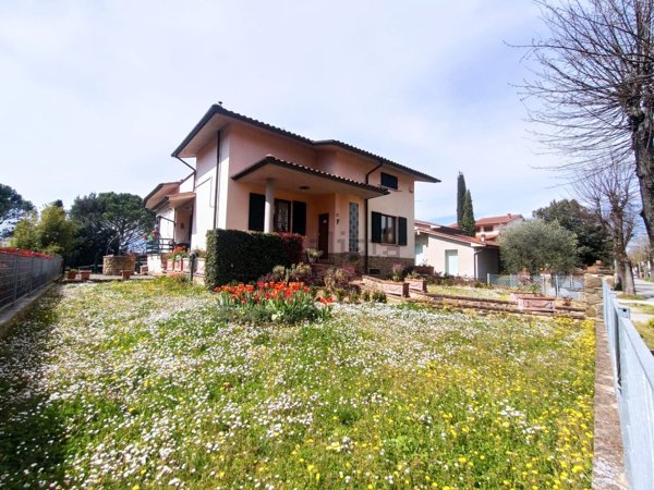 casa indipendente in vendita ad Asciano