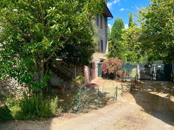 appartamento in vendita ad Asciano in zona Torre a Castello