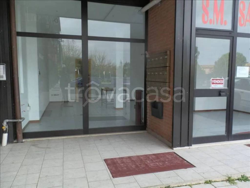 negozio in vendita ad Asciano in zona Arbia