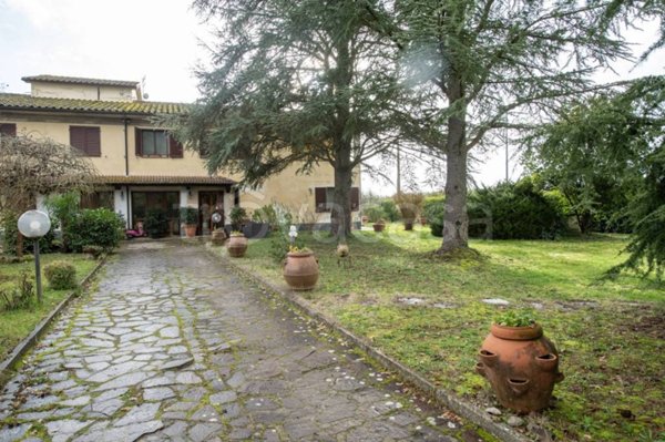 casa indipendente in vendita ad Asciano in zona Arbia