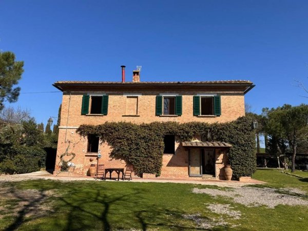 casa indipendente in vendita ad Asciano