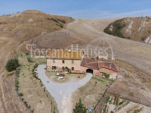 casale in vendita ad Asciano