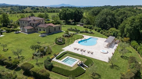 casale in vendita ad Asciano