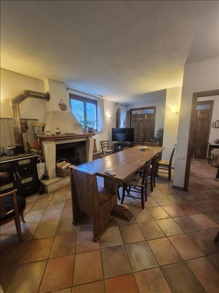 casa indipendente in vendita ad Asciano in zona Arbia