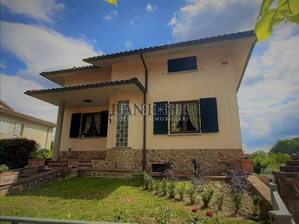casa indipendente in vendita ad Asciano in zona Chiusure