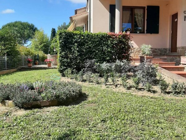 casa indipendente in vendita ad Asciano