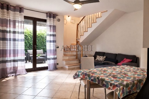 casa indipendente in vendita ad Asciano in zona Arbia