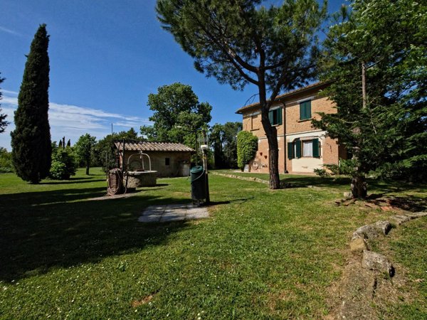 casa indipendente in vendita ad Asciano