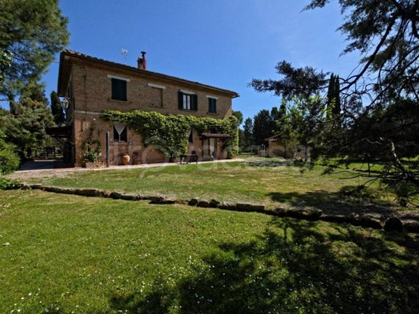 casa indipendente in vendita ad Asciano