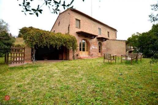 casale in vendita ad Asciano